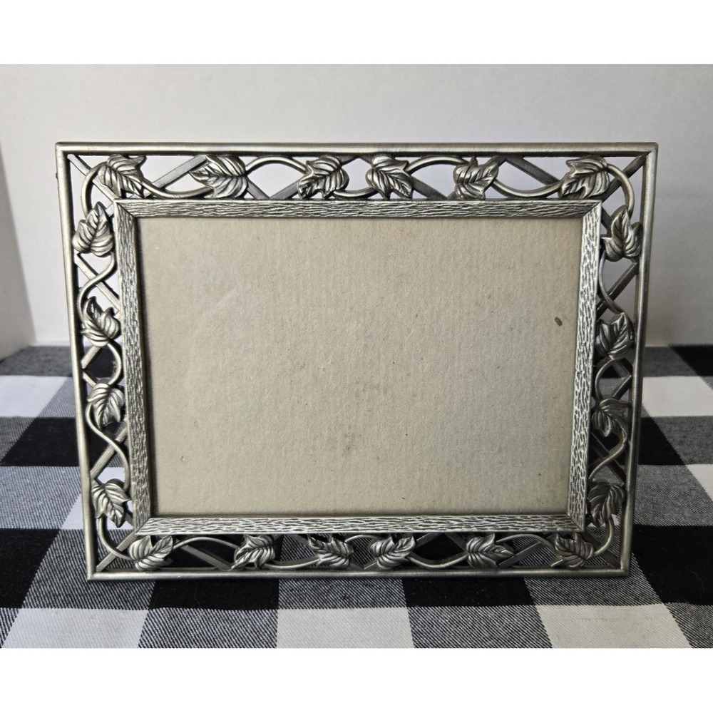 Picture Frame Metal Trailing Vine Hold a 5" by 7" Photo Landscape or Portrait